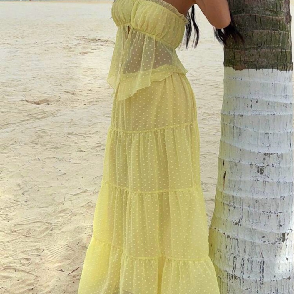 Elegant Yellow Strapless Dress - Picture 3 of 5